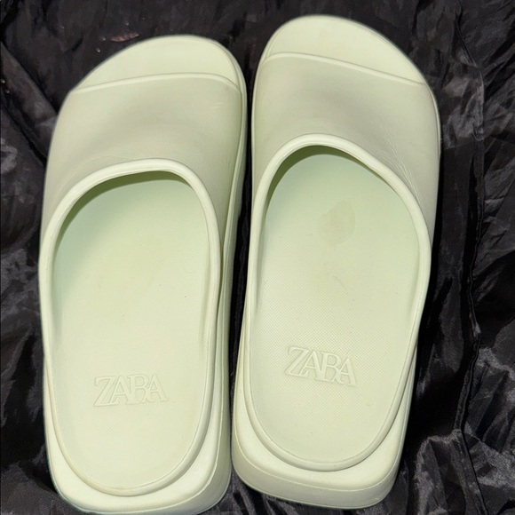 Zara Light Green Slip-On Sandals - Picture 1 of 3